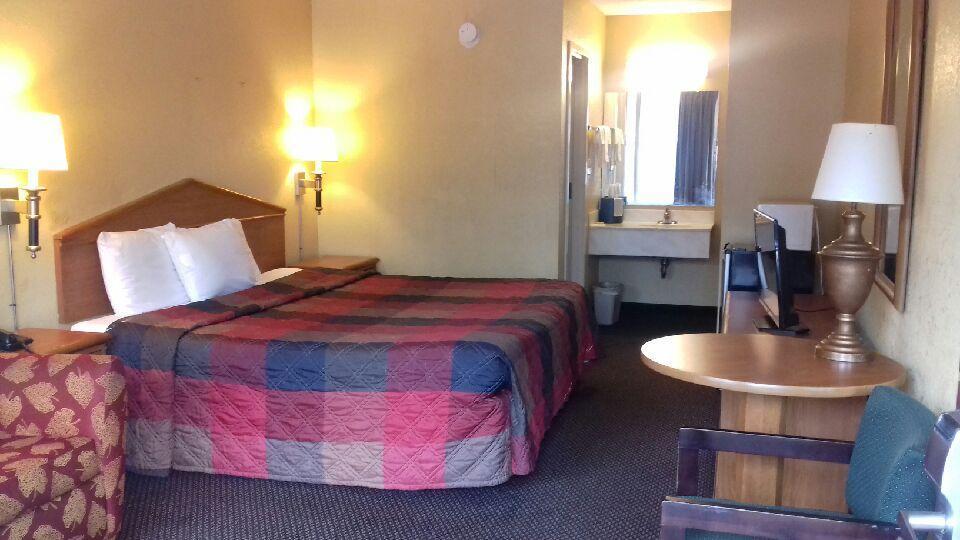 Budgetel Inn And Suites Birmingham Bagian luar foto