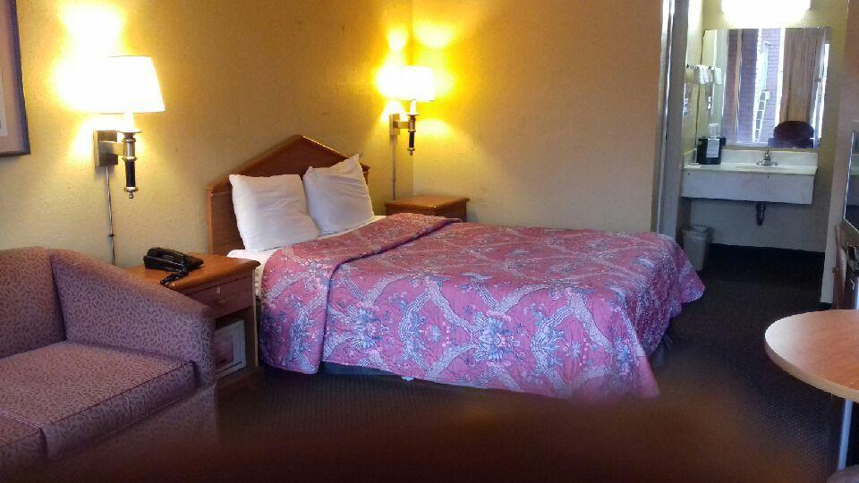 Budgetel Inn And Suites Birmingham Bagian luar foto