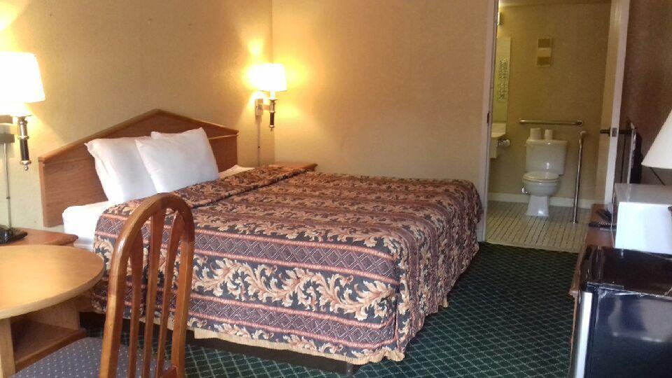Budgetel Inn And Suites Birmingham Bagian luar foto