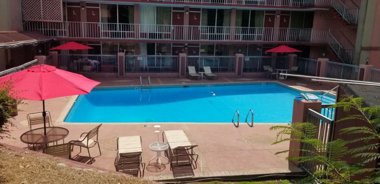 Budgetel Inn And Suites Birmingham Bagian luar foto