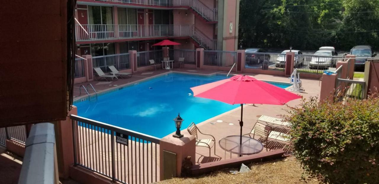 Budgetel Inn And Suites Birmingham Bagian luar foto
