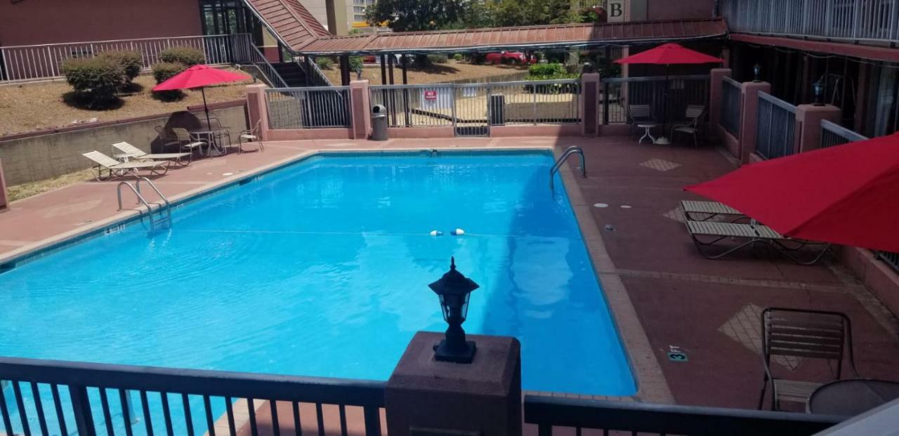 Budgetel Inn And Suites Birmingham Bagian luar foto